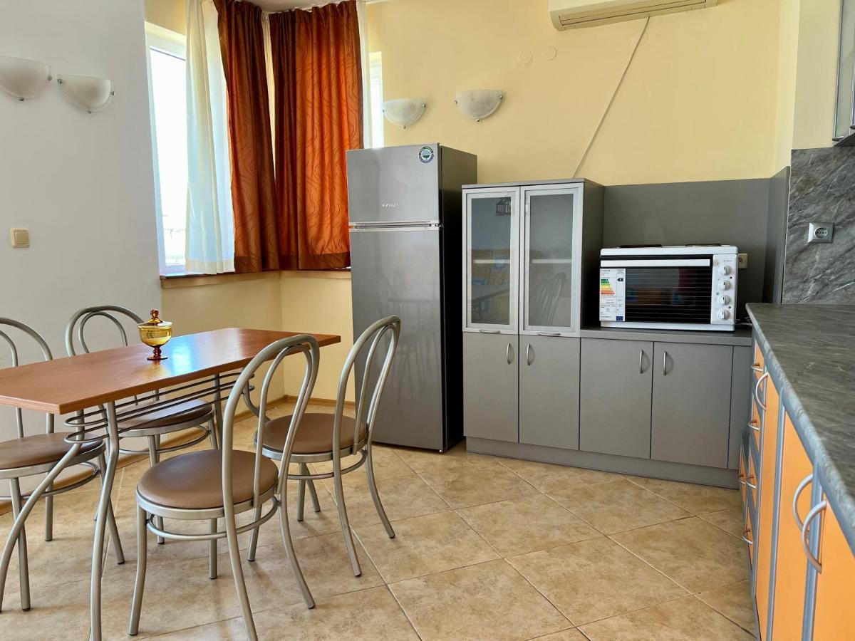 Private One-Bedroom Apartment With Balcony In Szozopol Kültér fotó